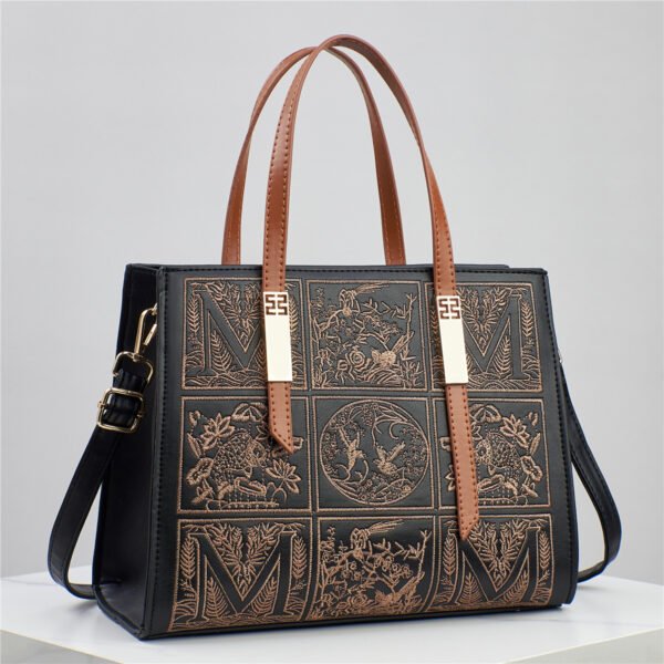 bfaf9728-5ea0-4c64-b022-5f6f82468c28.jpg Light Luxury Portable Shoulder Messenger Bag
