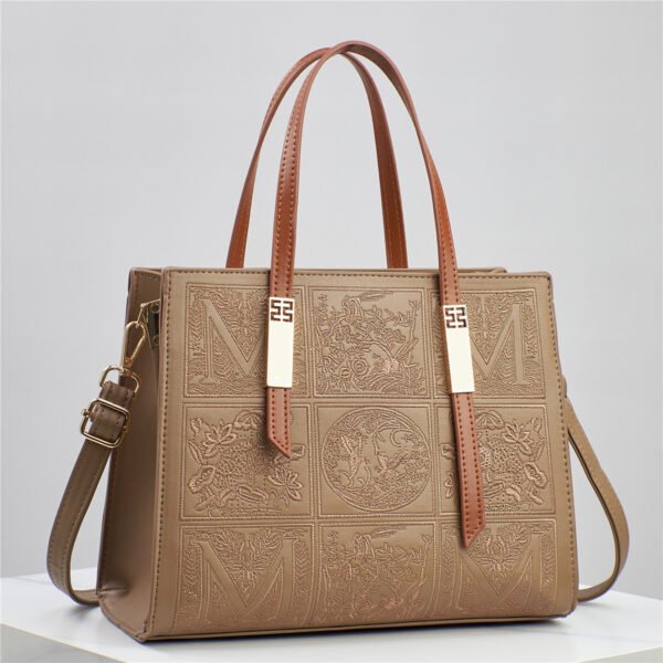c57dcbca-2407-47e9-bf00-6534b29a7c9b.jpg Light Luxury Portable Shoulder Messenger Bag